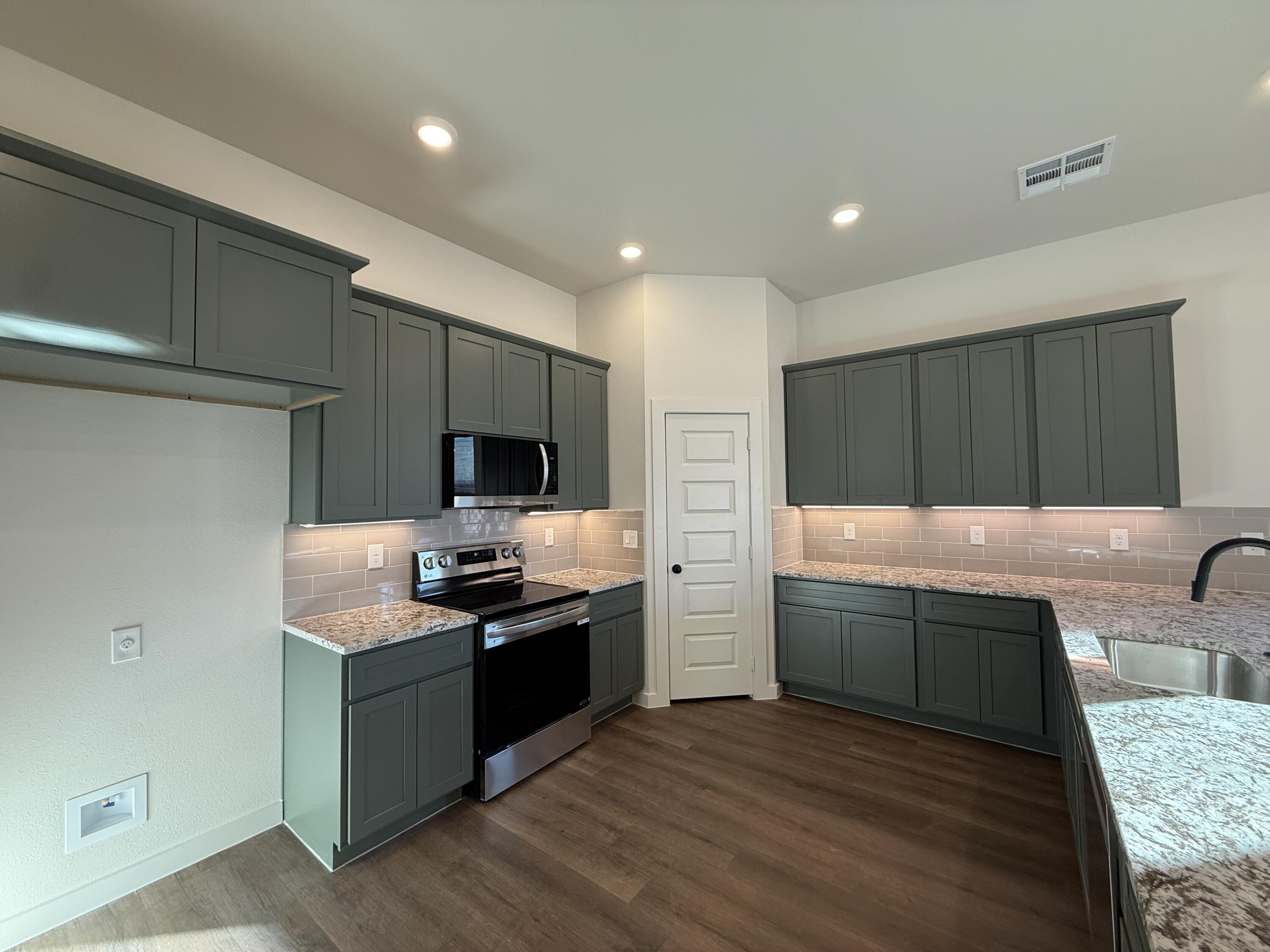 3011 138th Place Lubbock, TX 79423 - Photo 4 of 14 3011 kitch