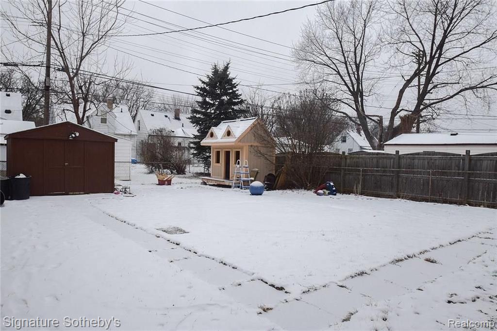 7526 Superior Street Center Line, MI 48015 - Photo 21 of 24