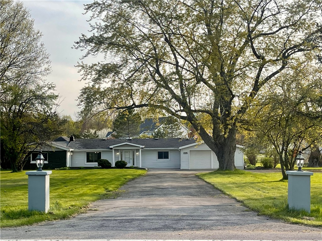 225 Webster Road Webster, NY 14580 - Photo 4 of 46