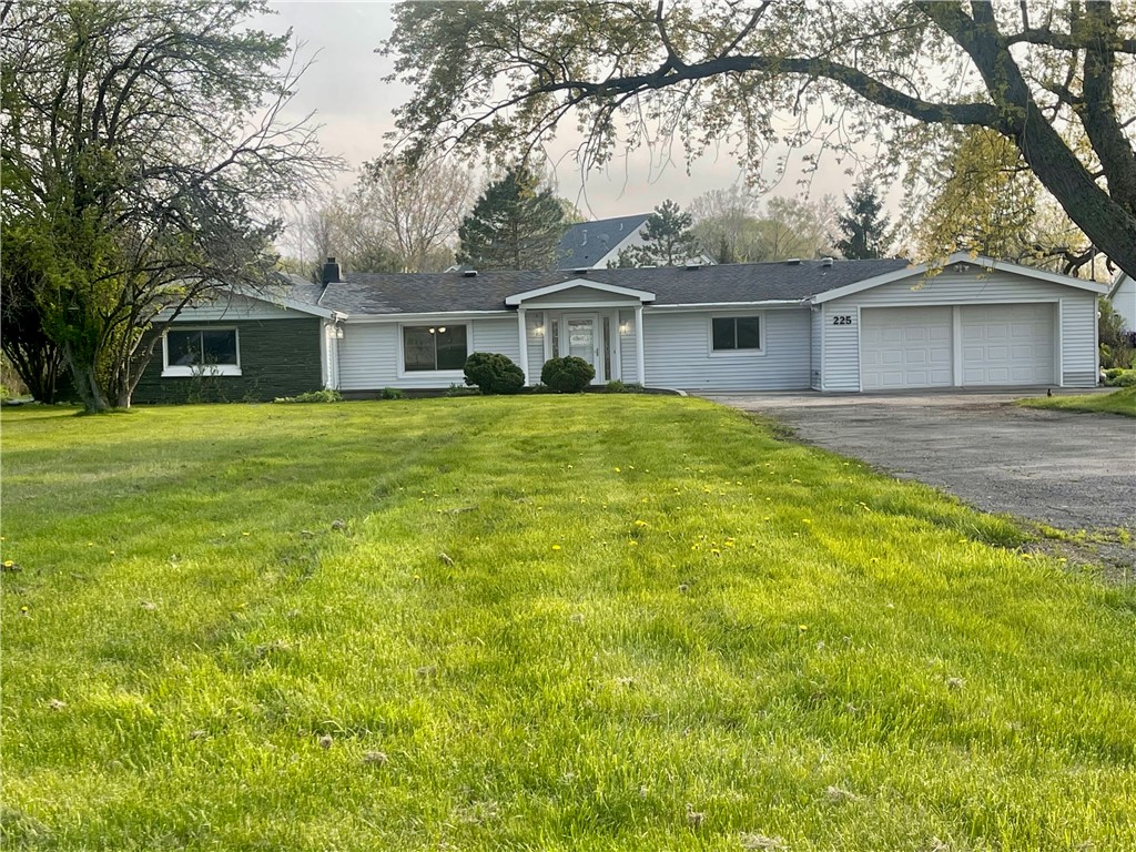 225 Webster Road Webster, NY 14580 - Photo 5 of 46