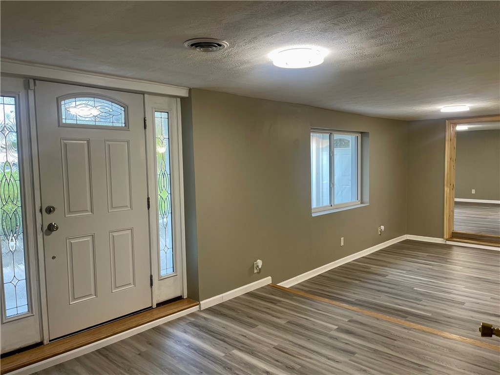 225 Webster Road Webster, NY 14580 - Photo 8 of 46