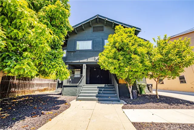 a view of a backyard with plants