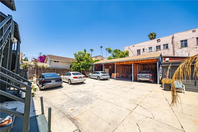 a view of a house with a small yard and plants
