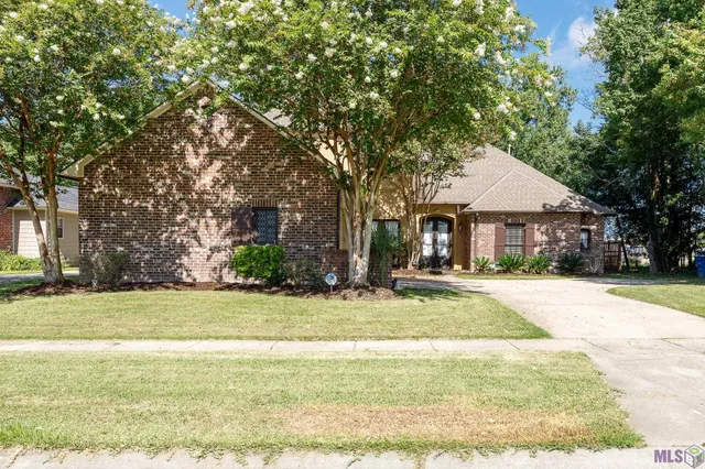$415,500 | 13627 Forest Lawn Drive, Prairieville, LA 70769