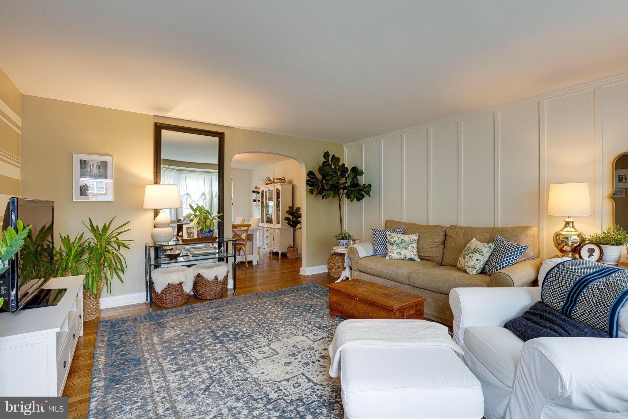 205 Brandon Road Baltimore, MD 21212 - Photo 7 of 36 Amazing, light-filled living room!