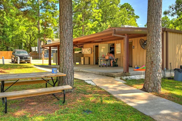 $1,200 | 8977 Gladewood, Willis, TX 77318