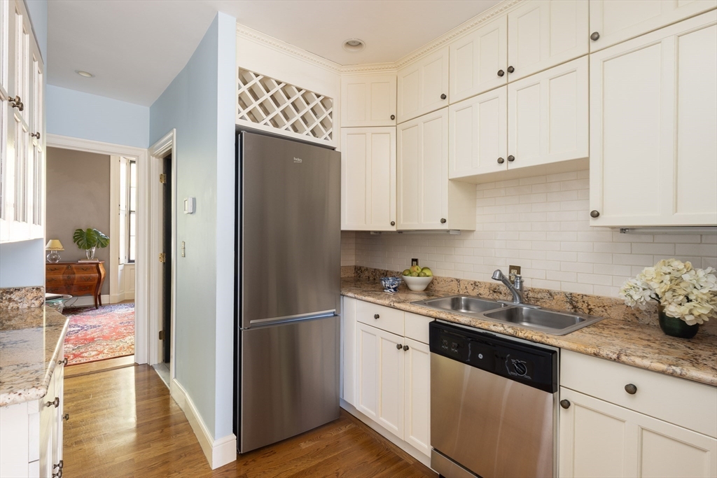 19 Hancock Street, Unit 2 Boston, MA 02114 - Photo 4 of 14