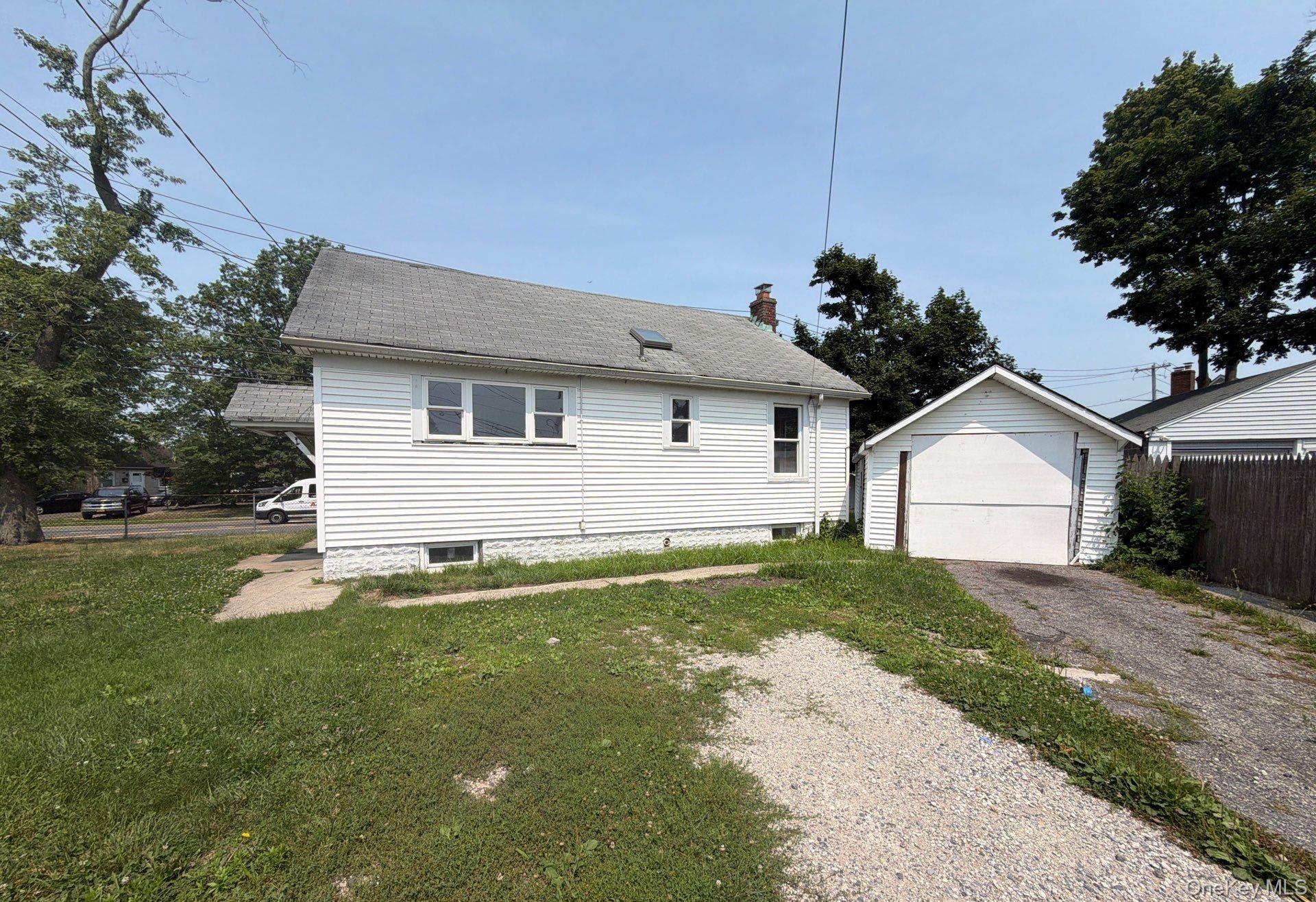 583 Straight Path West Babylon, NY 11704 - Photo 3 of 17