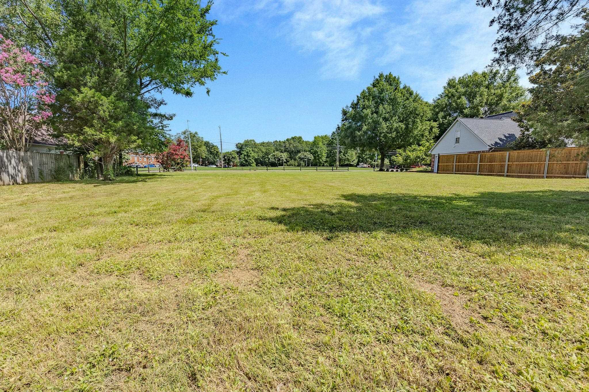 8697 Walnut Grove Road Memphis, TN 38018 - Photo 4 of 11 View of yard