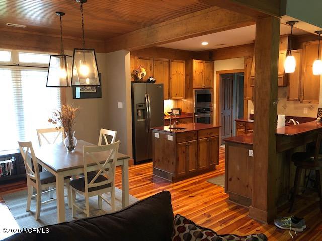 2125 Perrytown Loop Road New Bern, NC 28562 - Photo 3 of 28 Kitchen/Dining
