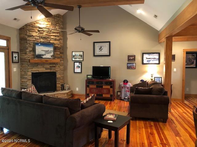 2125 Perrytown Loop Road New Bern, NC 28562 - Photo 6 of 28 Living Room