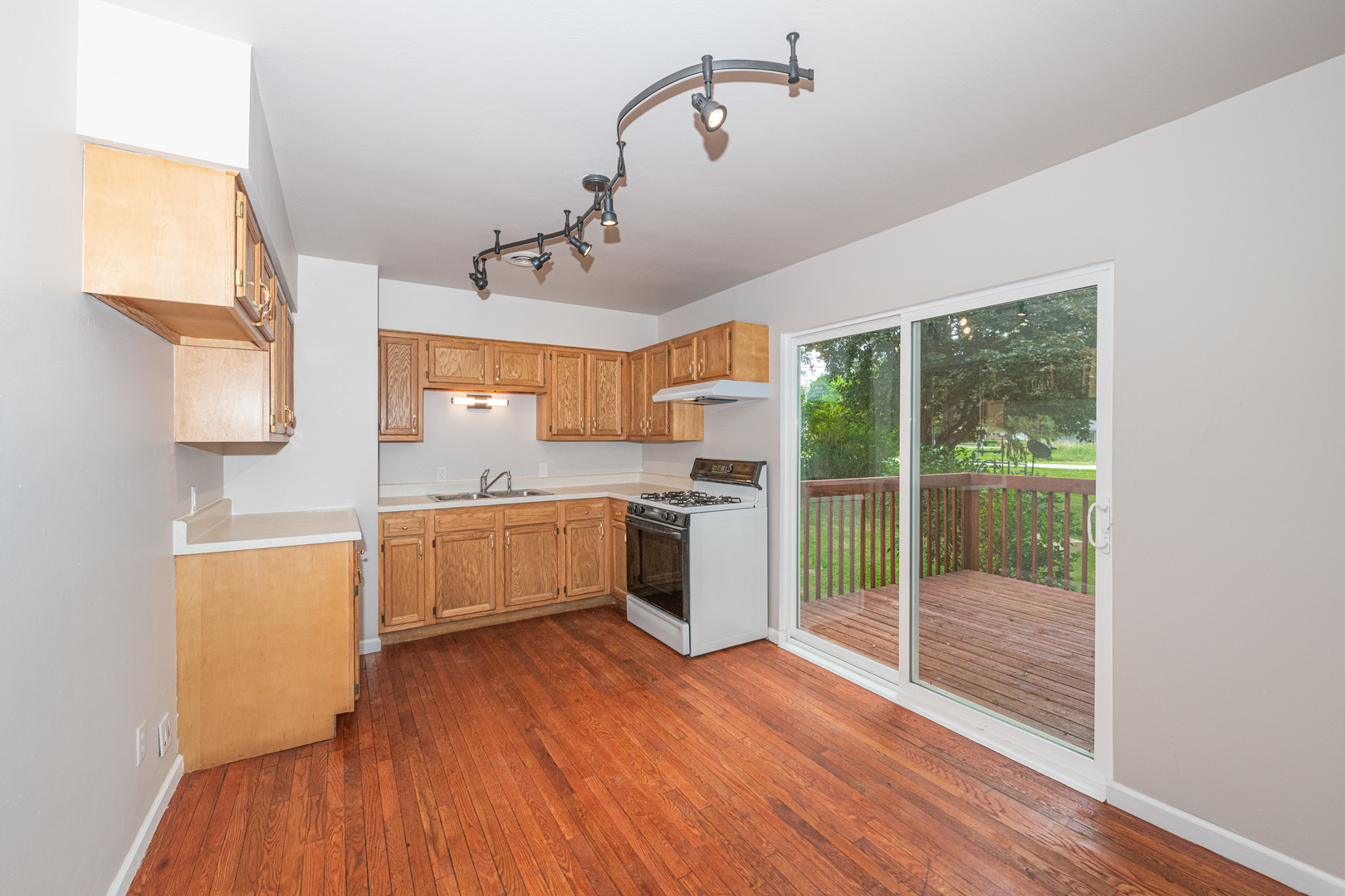11183 East Fisher Road Rochelle, IL 61068 - Photo 5 of 24