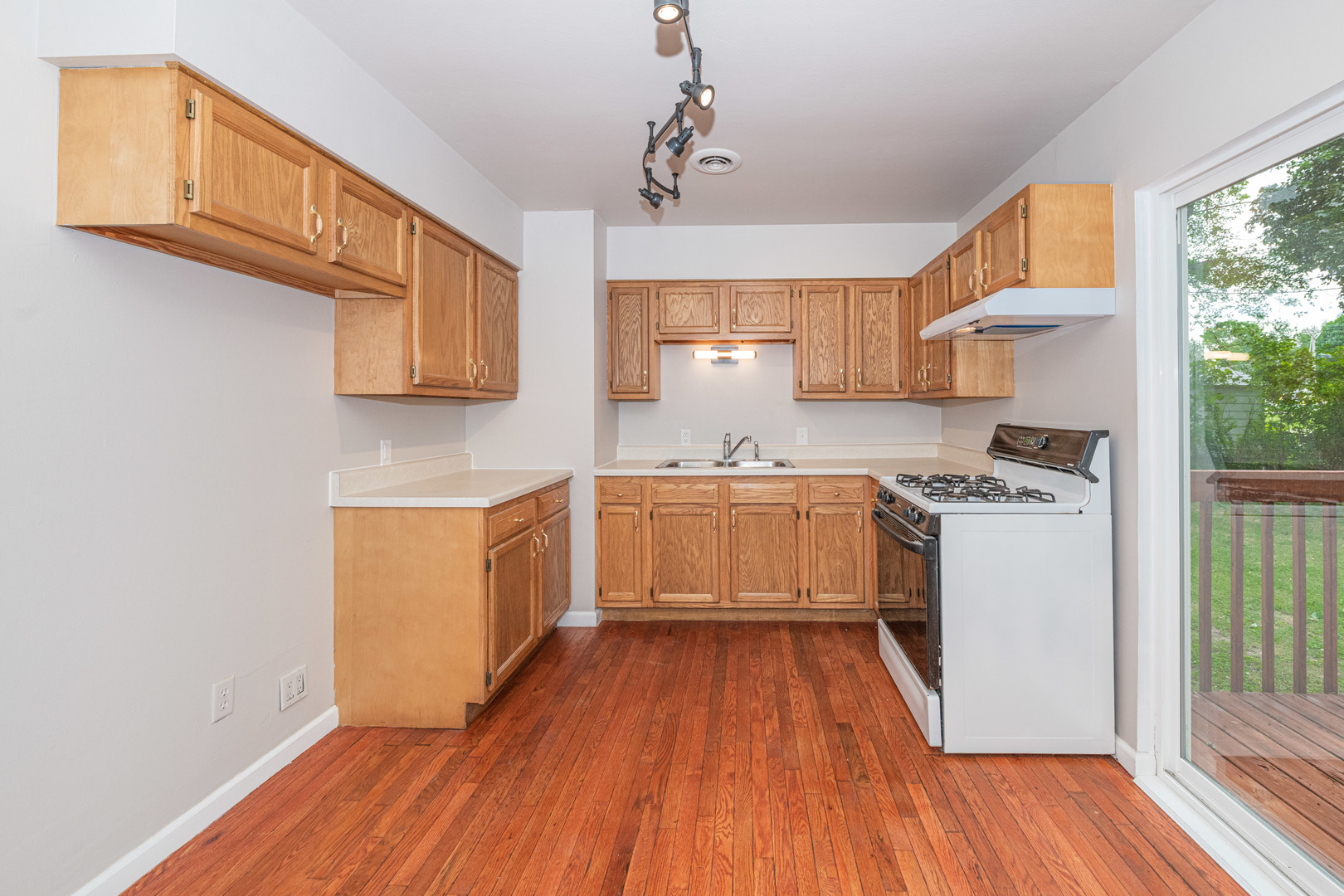 11183 East Fisher Road Rochelle, IL 61068 - Photo 6 of 24