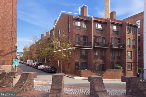 $775,000 | 1066 Paper Mill Court, Unit 1066, Washington, DC 20007