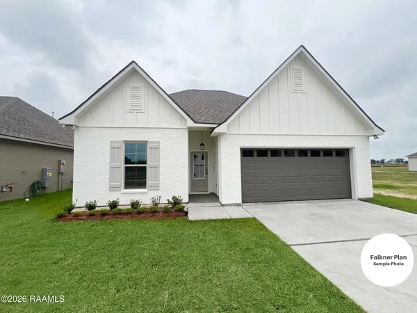 $306,773 | 105 Crescent Row, Broussard, LA 70518