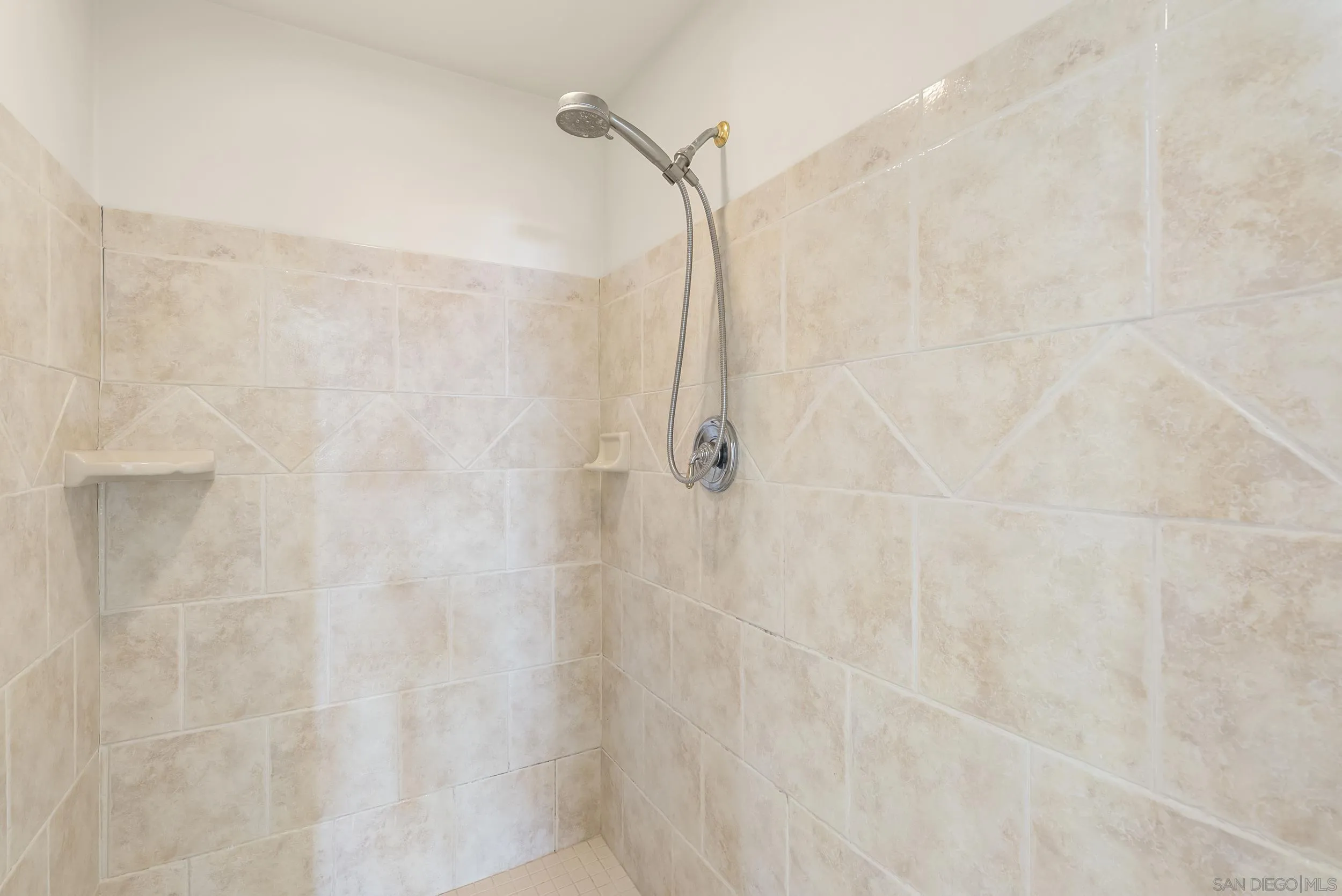 28328 Kettering Lane Escondido, CA 92026 - Photo 21 of 47 a bathroom with a shower