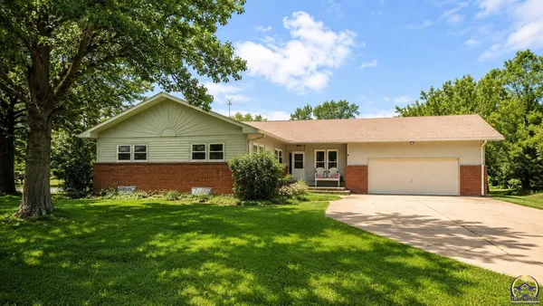 $219,900 | 20 Locust Lane, Emporia, KS 66801