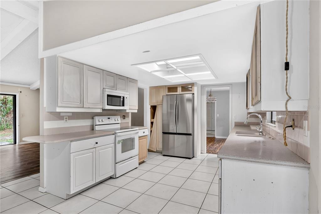 599 Lake Geneva Road Geneva, FL 32732 - Photo 9 of 36