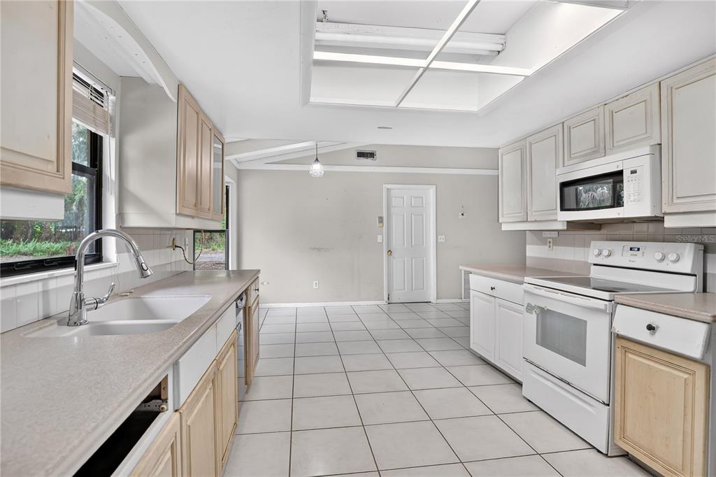 599 Lake Geneva Road Geneva, FL 32732 - Photo 10 of 36