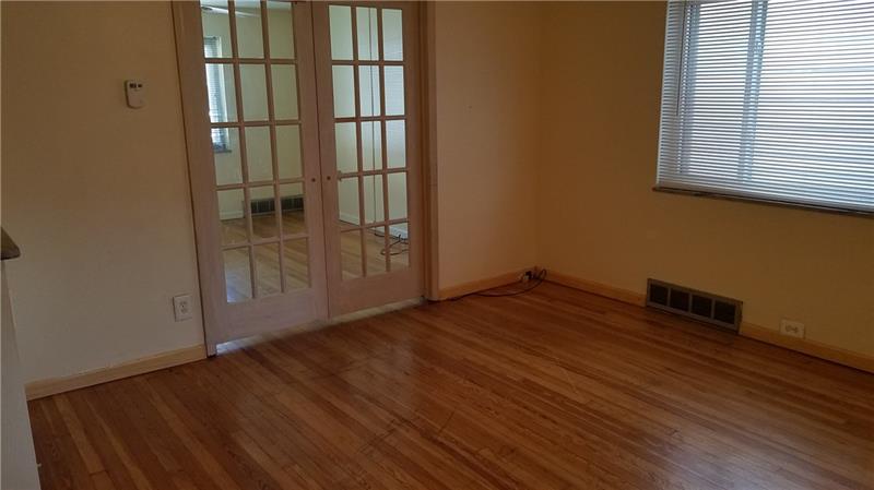 814 7th Street McKees Rocks, PA 15136 - Photo 4 of 20