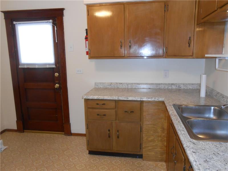 814 7th Street McKees Rocks, PA 15136 - Photo 9 of 20