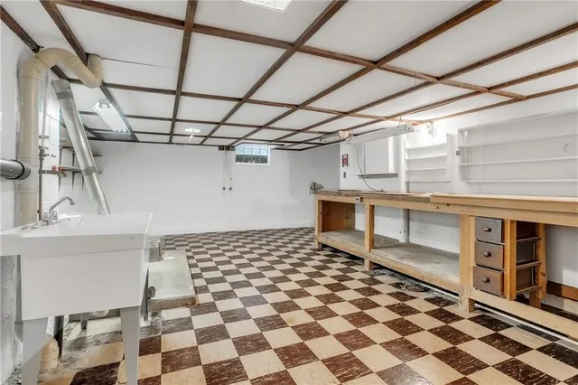 a view of walk in closet