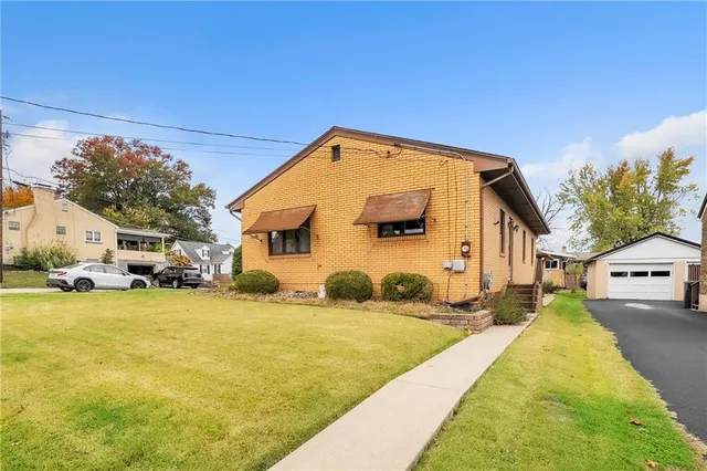 a view of a pathway of a building