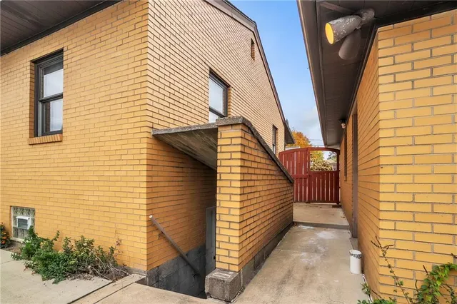 a house view with a backyard space