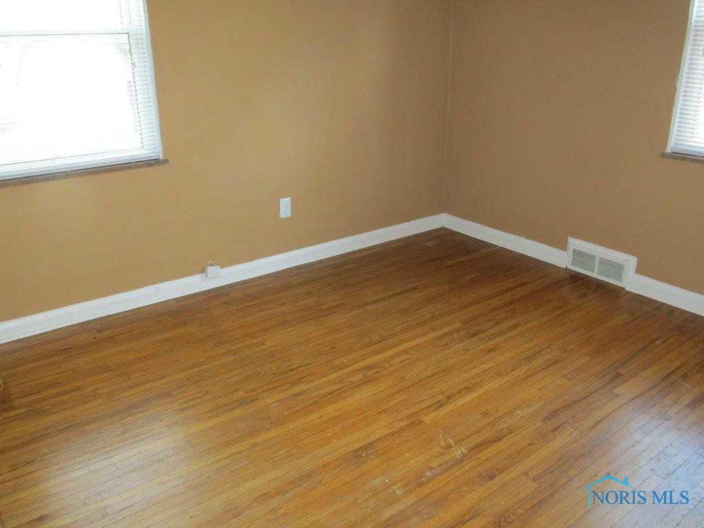 4427 Woodmont Road Toledo, OH 43613 - Photo 3 of 12 Gallery Image 3