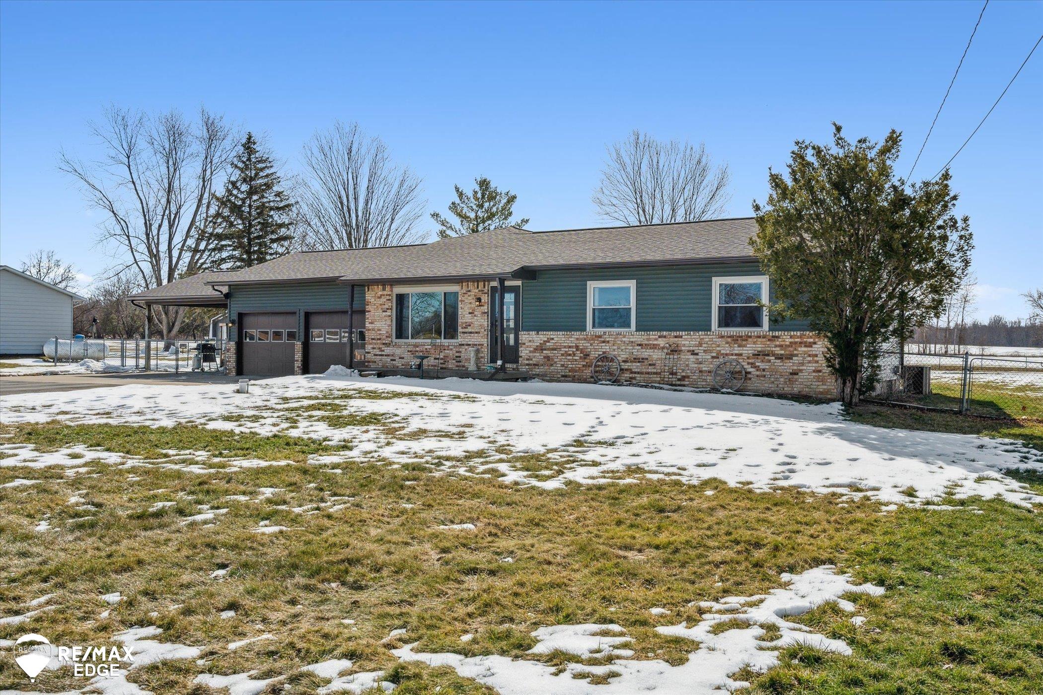 11282 East Coldwater Road Davison, MI 48423 - Photo 4 of 42 50103010-3.JPG