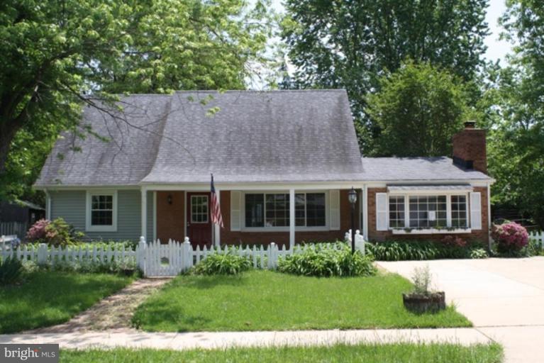 5403 Dunsmore Road Alexandria, VA 22315 - Photo 1 of 27 Exterior (Main)