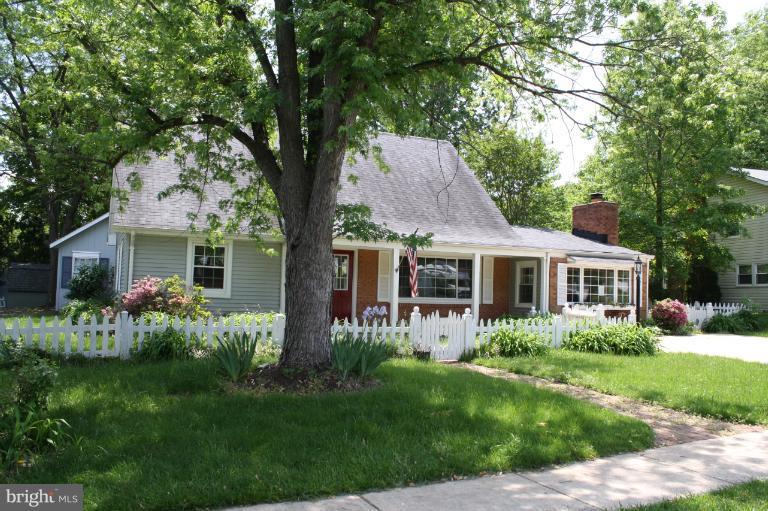 5403 Dunsmore Road Alexandria, VA 22315 - Photo 2 of 27 Exterior (General)