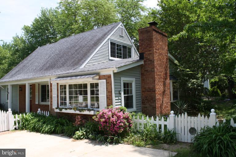 5403 Dunsmore Road Alexandria, VA 22315 - Photo 11 of 27 Exterior (General)