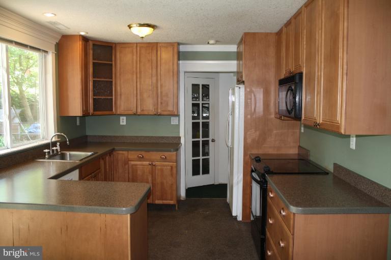 5403 Dunsmore Road Alexandria, VA 22315 - Photo 3 of 27 Kitchen