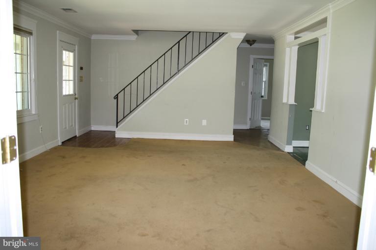 5403 Dunsmore Road Alexandria, VA 22315 - Photo 23 of 27 Living Room