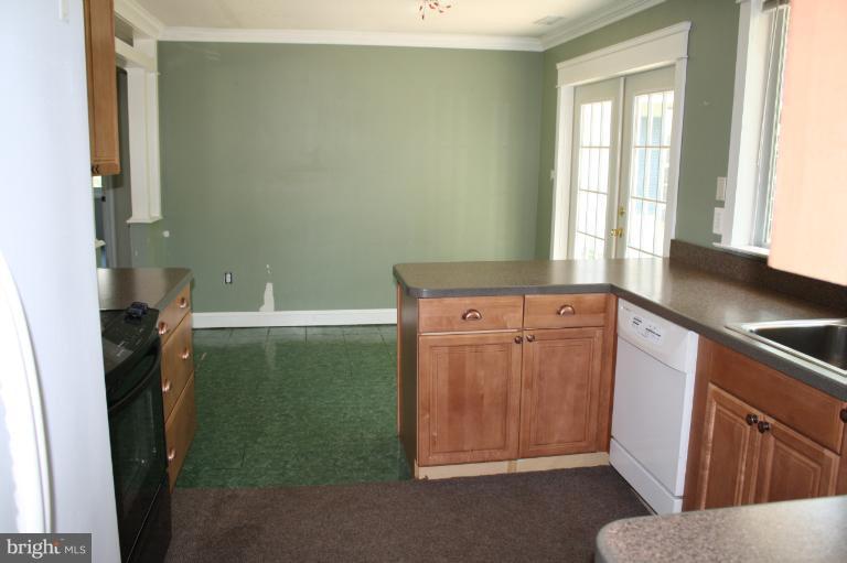 5403 Dunsmore Road Alexandria, VA 22315 - Photo 5 of 27 Country Kitchen