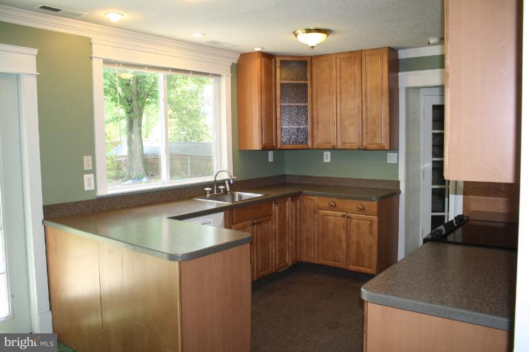5403 Dunsmore Road Alexandria, VA 22315 - Photo 7 of 27 Kitchen