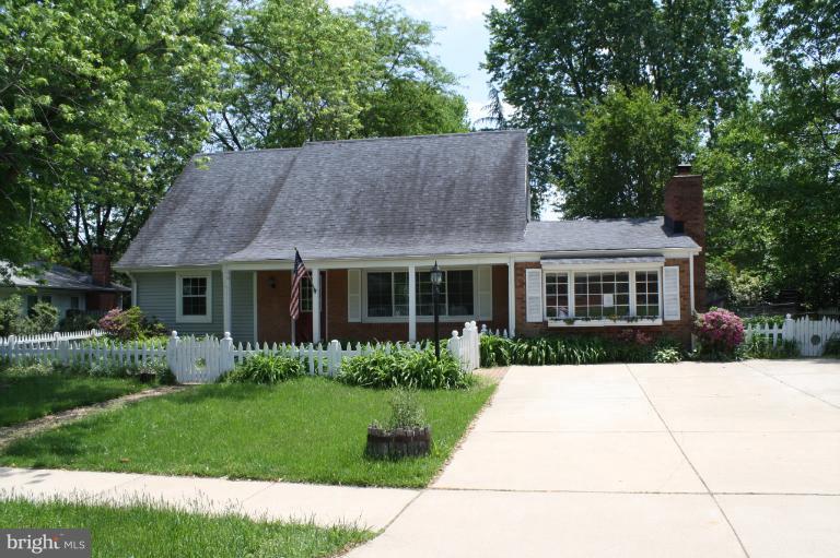 5403 Dunsmore Road Alexandria, VA 22315 - Photo 10 of 27 Exterior (General)