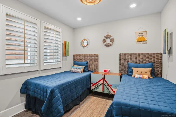 $1,499,000 | 810 Santa Barbara Place, San Diego, CA 92109