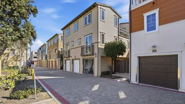 $1,499,000 | 810 Santa Barbara Place, San Diego, CA 92109