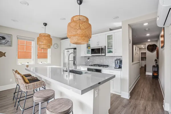 $1,499,000 | 810 Santa Barbara Place, San Diego, CA 92109