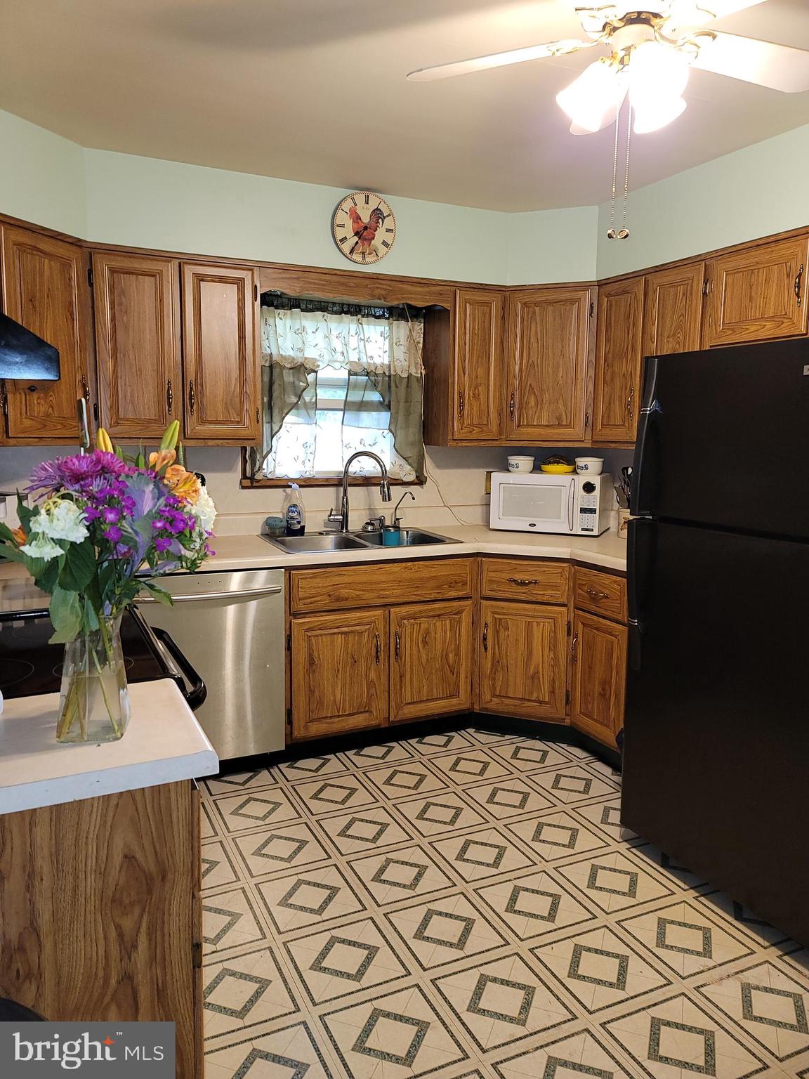528 Limestone Road Carlisle, PA 17015 - Photo 9 of 28 Gallery Image 9