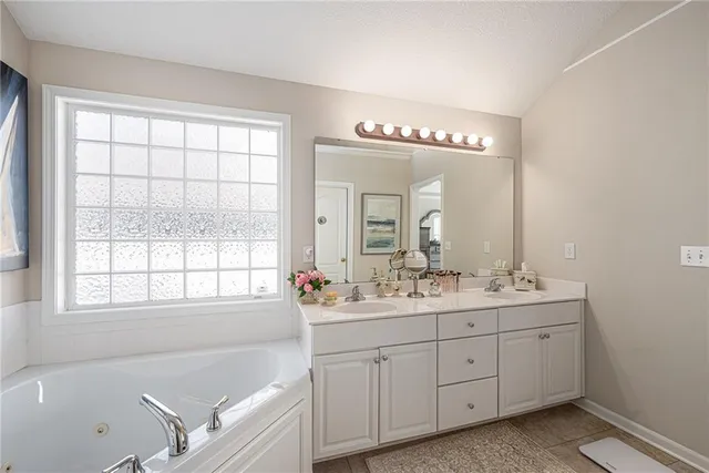 $399,900 | 4407 Northeast 72nd Terrace, Kansas City, MO 64119