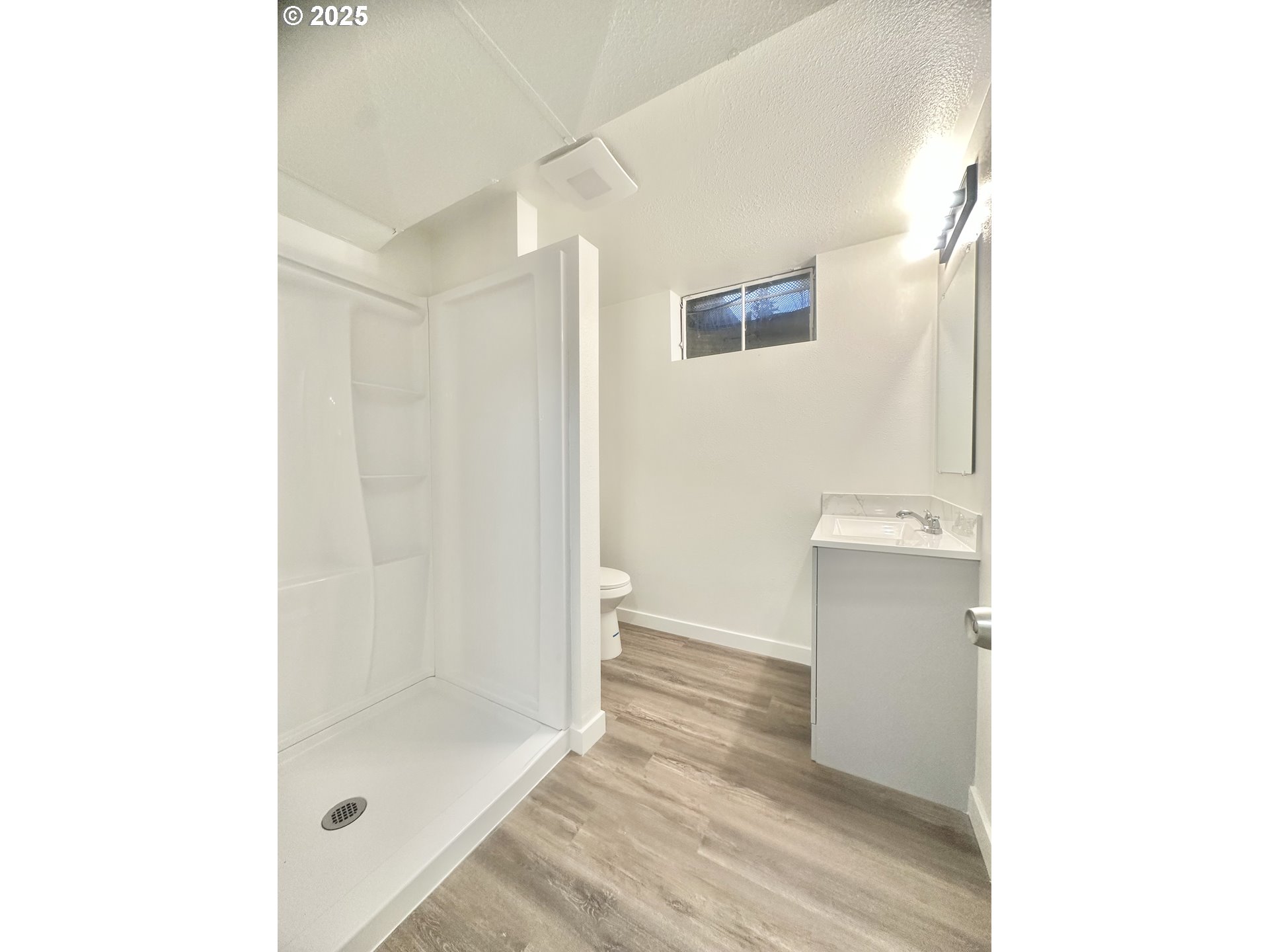 18505 Southeast Clinton Street Gresham, OR 97030 - Photo 28 of 39 a bathroom with a shower