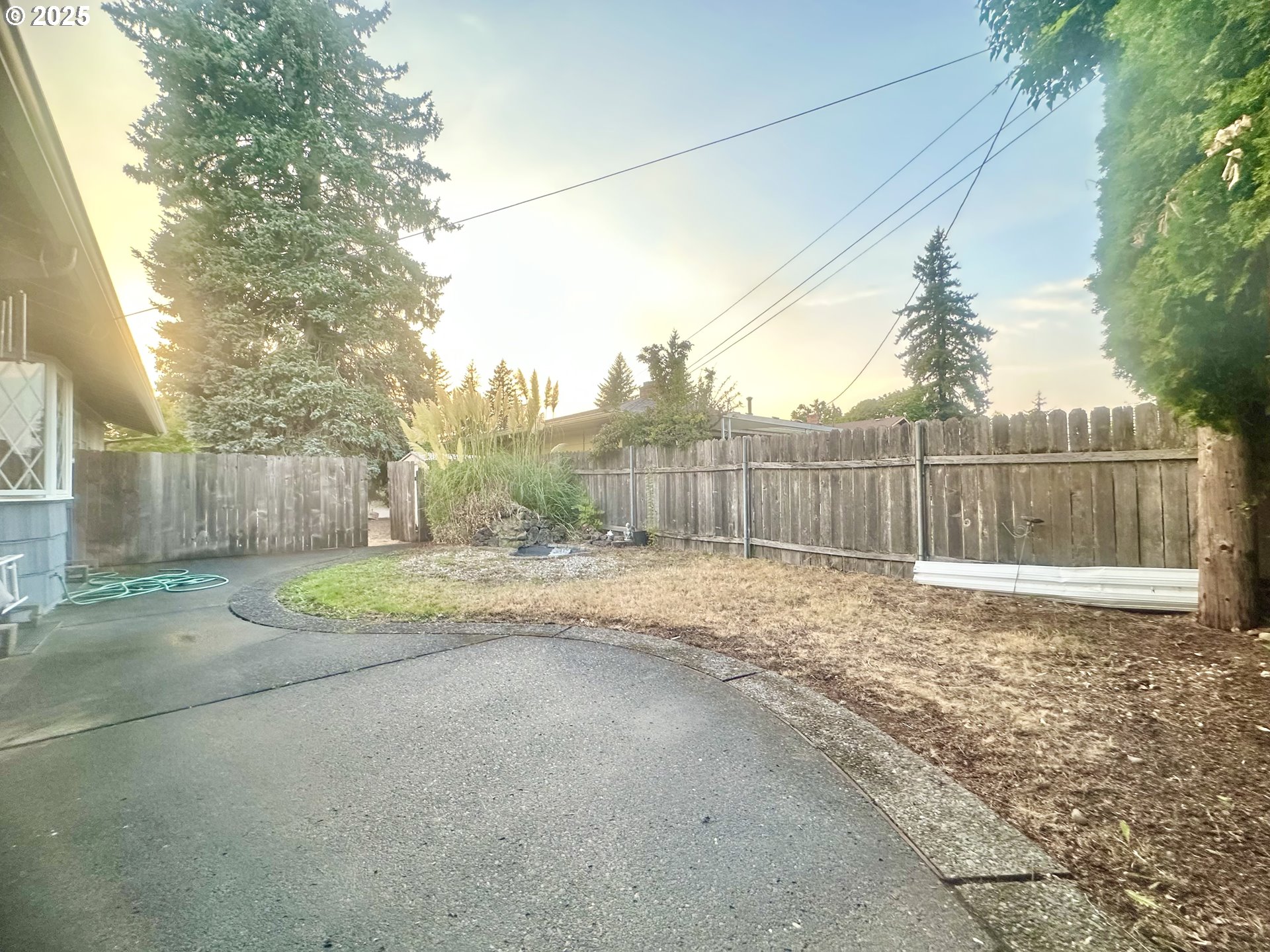 18505 Southeast Clinton Street Gresham, OR 97030 - Photo 33 of 39 a view of a backyard with fence