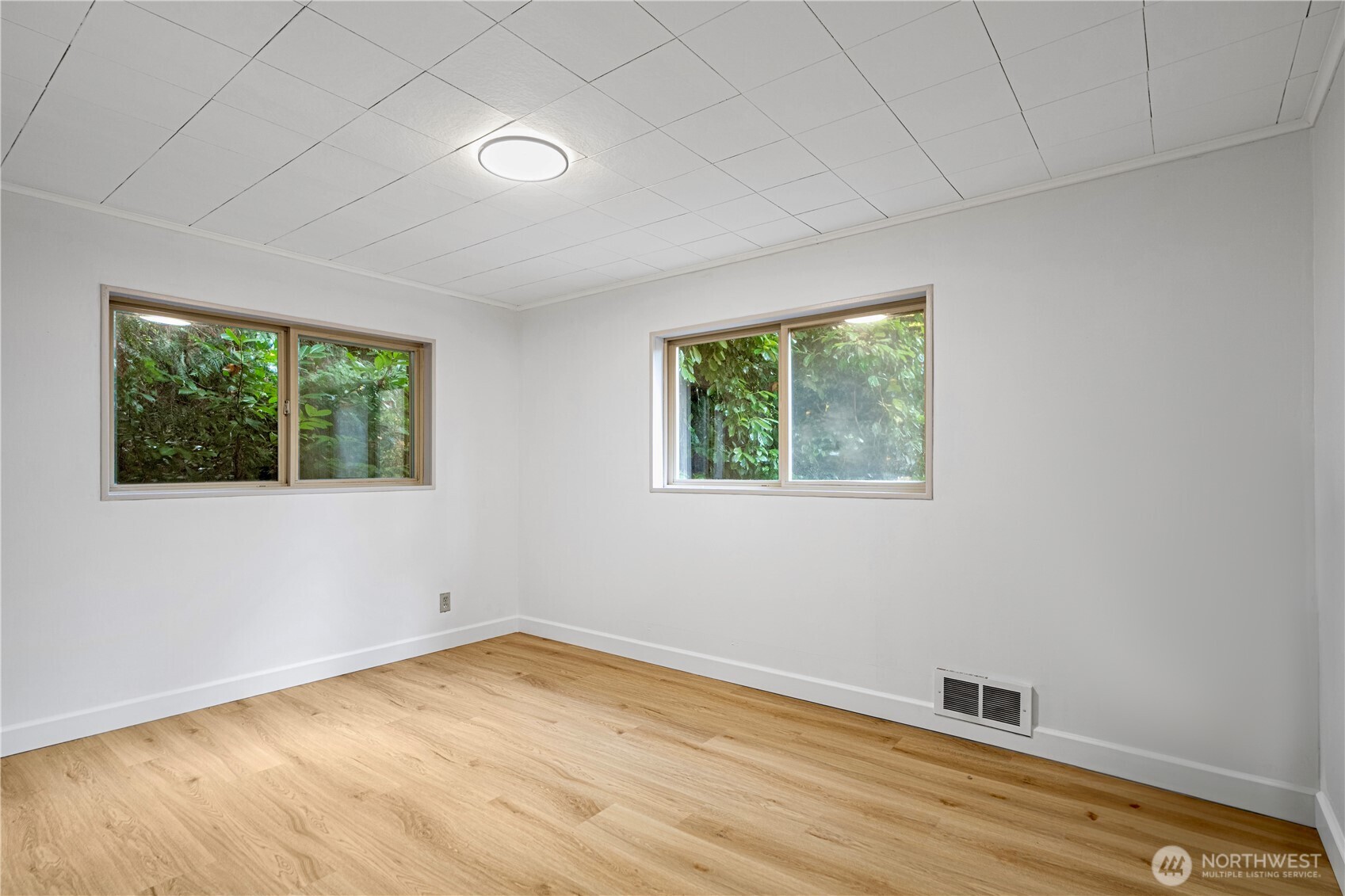 22504 Dorre Don Way Southeast Maple Valley, WA 98038 - Photo 13 of 21 an empty room with a window