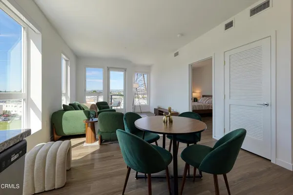 $2,500 | 18900 Parthenia Street, Unit 402, Northridge, CA 91324