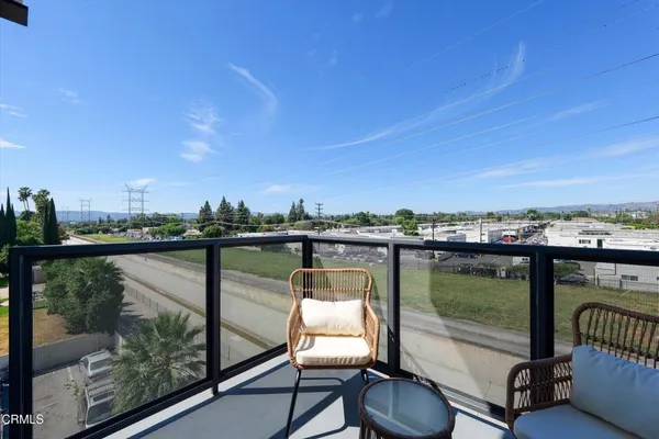 $2,500 | 18900 Parthenia Street, Unit 402, Northridge, CA 91324