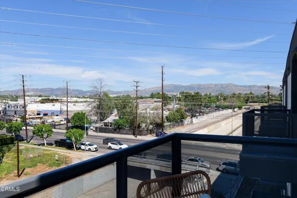 $2,500 | 18900 Parthenia Street, Unit 402, Northridge, CA 91324