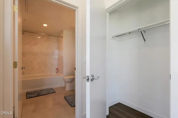 $2,500 | 18900 Parthenia Street, Unit 402, Northridge, CA 91324